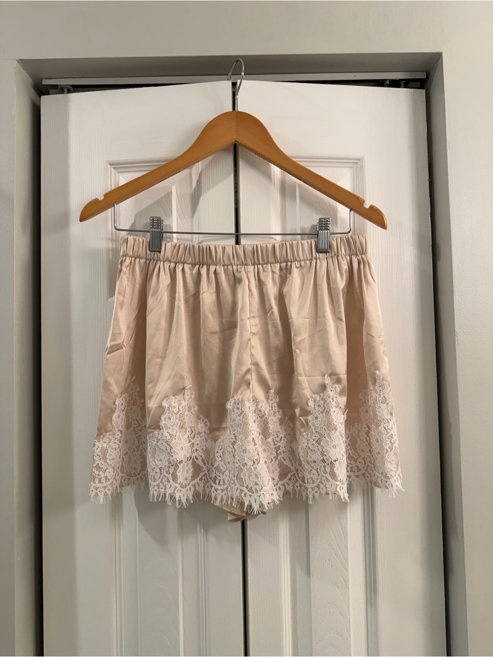 Beige Lace Trim Women's Shorts